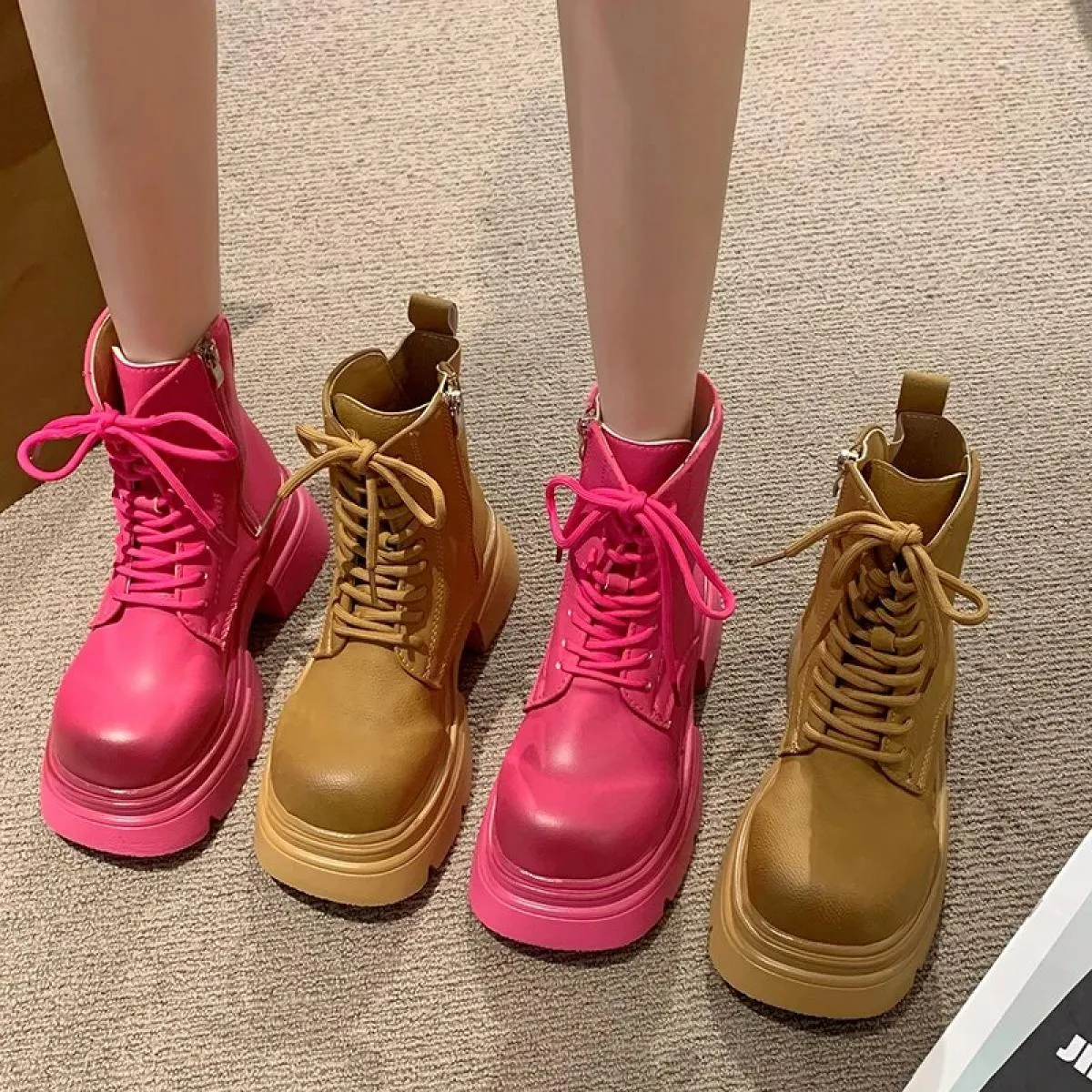 2024 Vendita calda Stivali invernali con tacco quadrato in gomma per donna Pu Scarpe da donna Tinta unita Lace Up Stivali punta