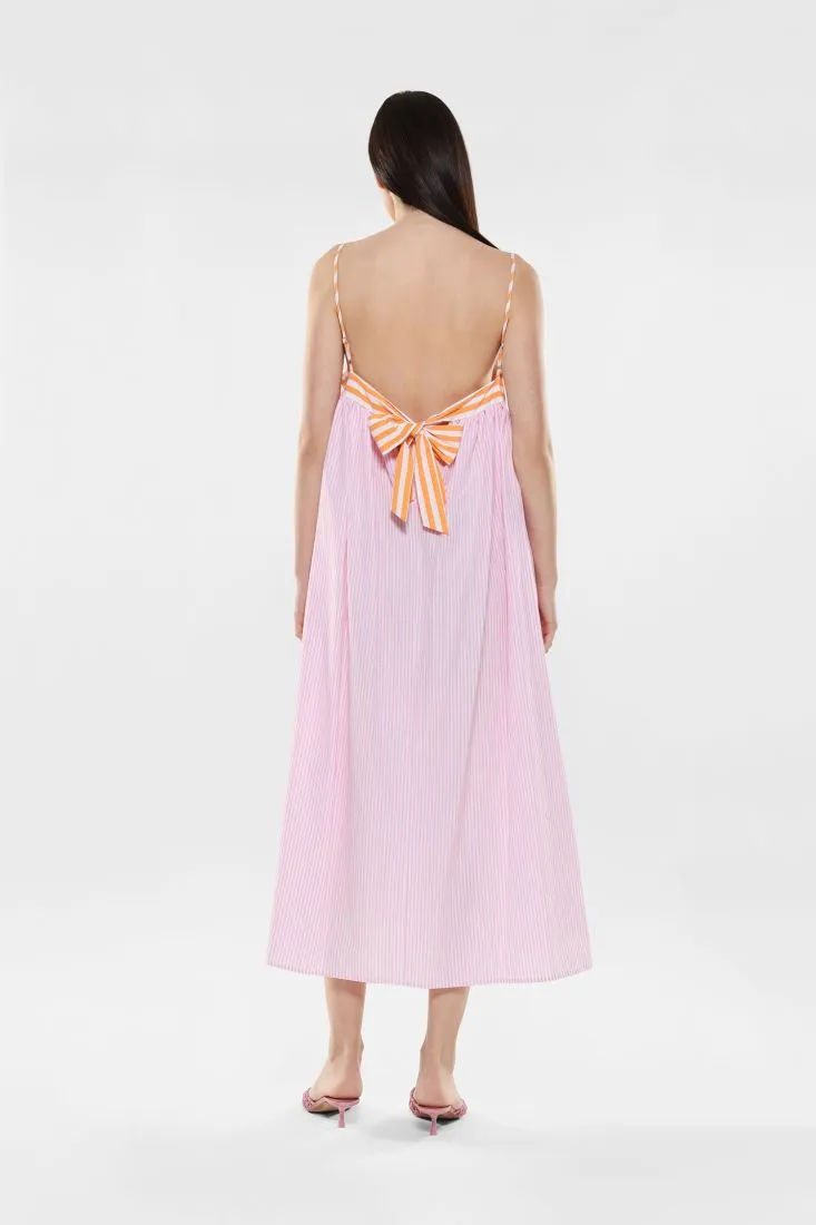 Abito lungo oversize rigato con orlo superiore a contrasto