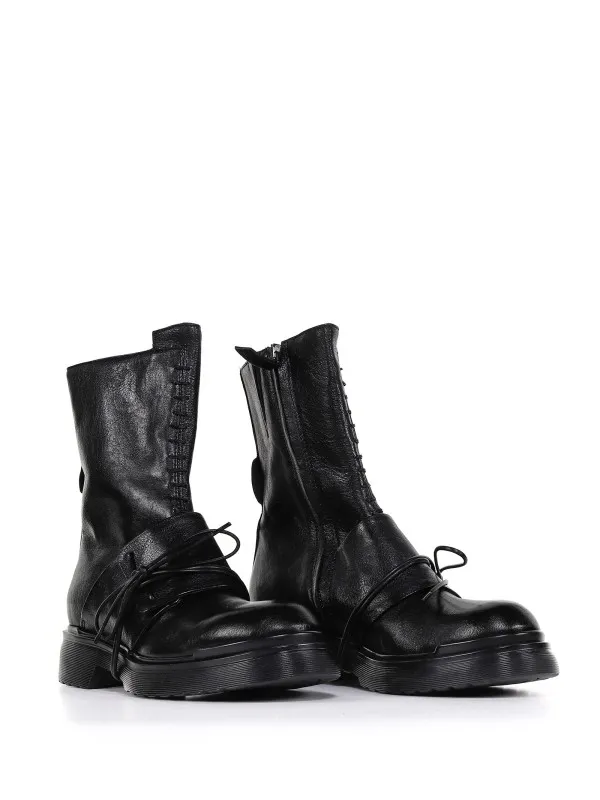Ankle boots with laces and band