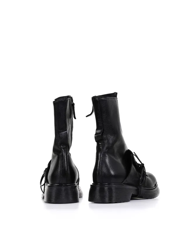Ankle boots with laces and band