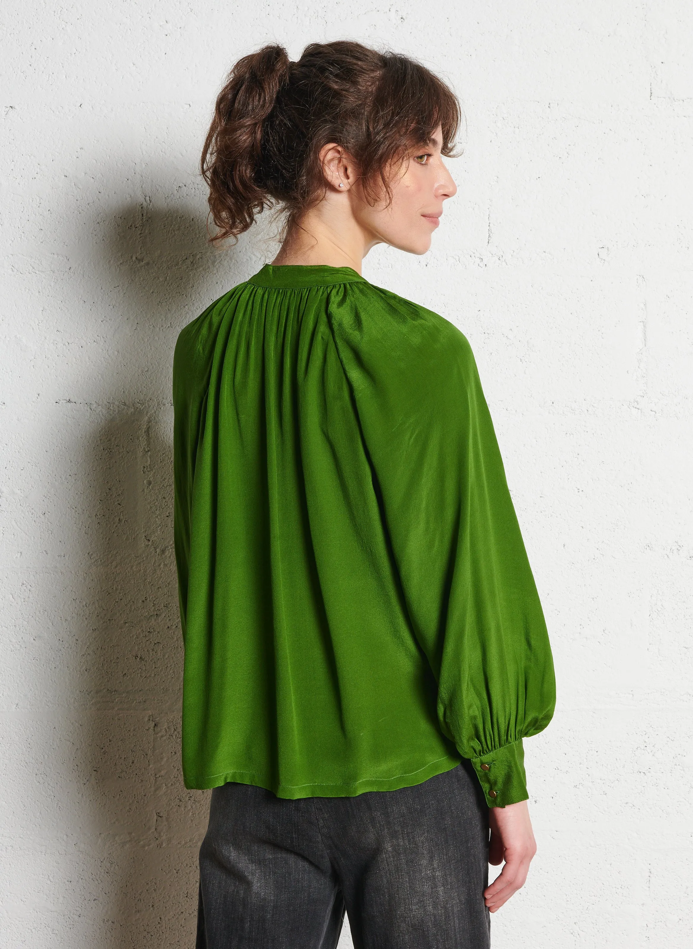  BELLEPIECE   ALPHONSE - Blusa con scollo tondo in seta | Verde