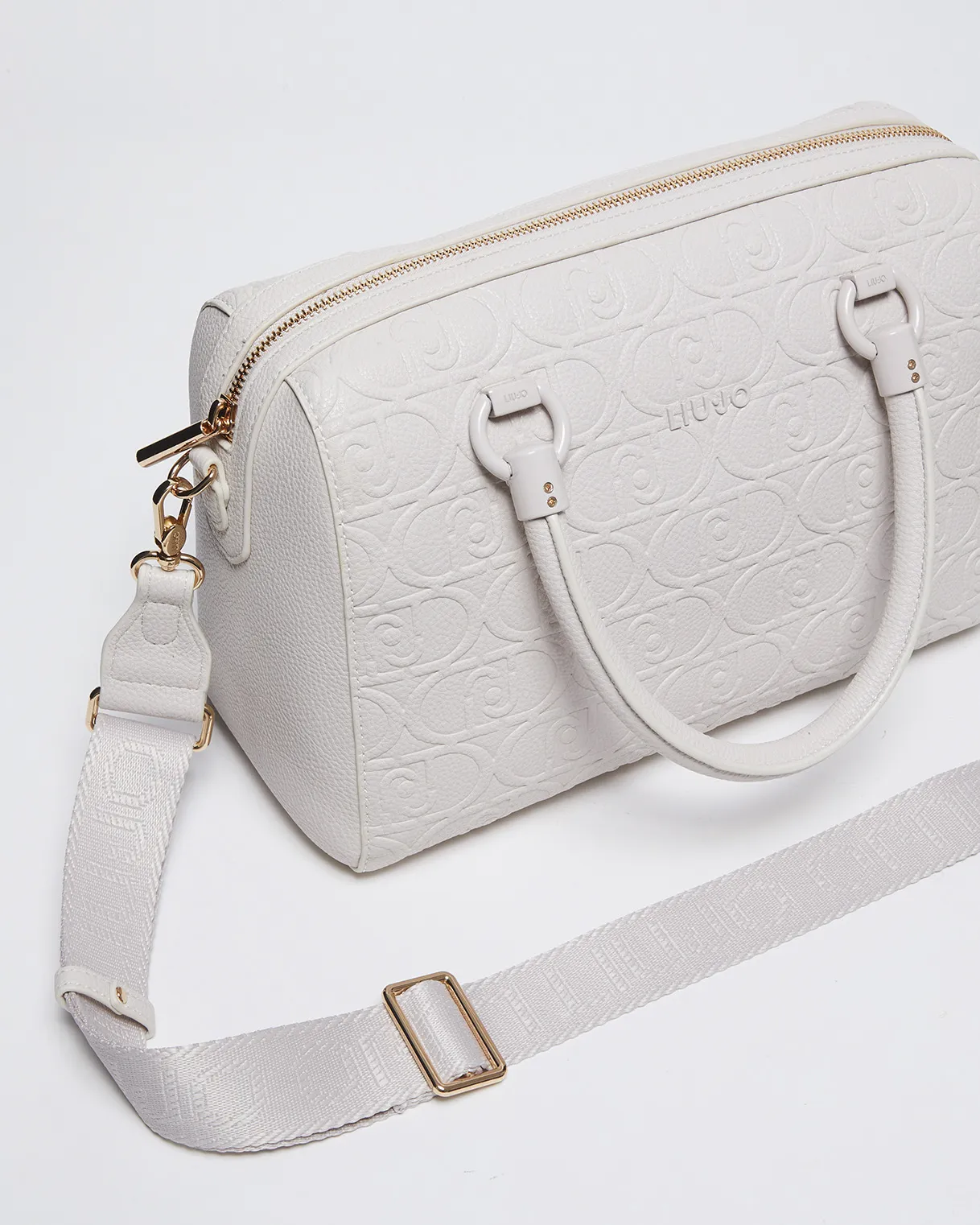 Borsa a bauletto avorio in similpelle martellata a motivo monogram a rilievo in tono con tracolla rimovibile
