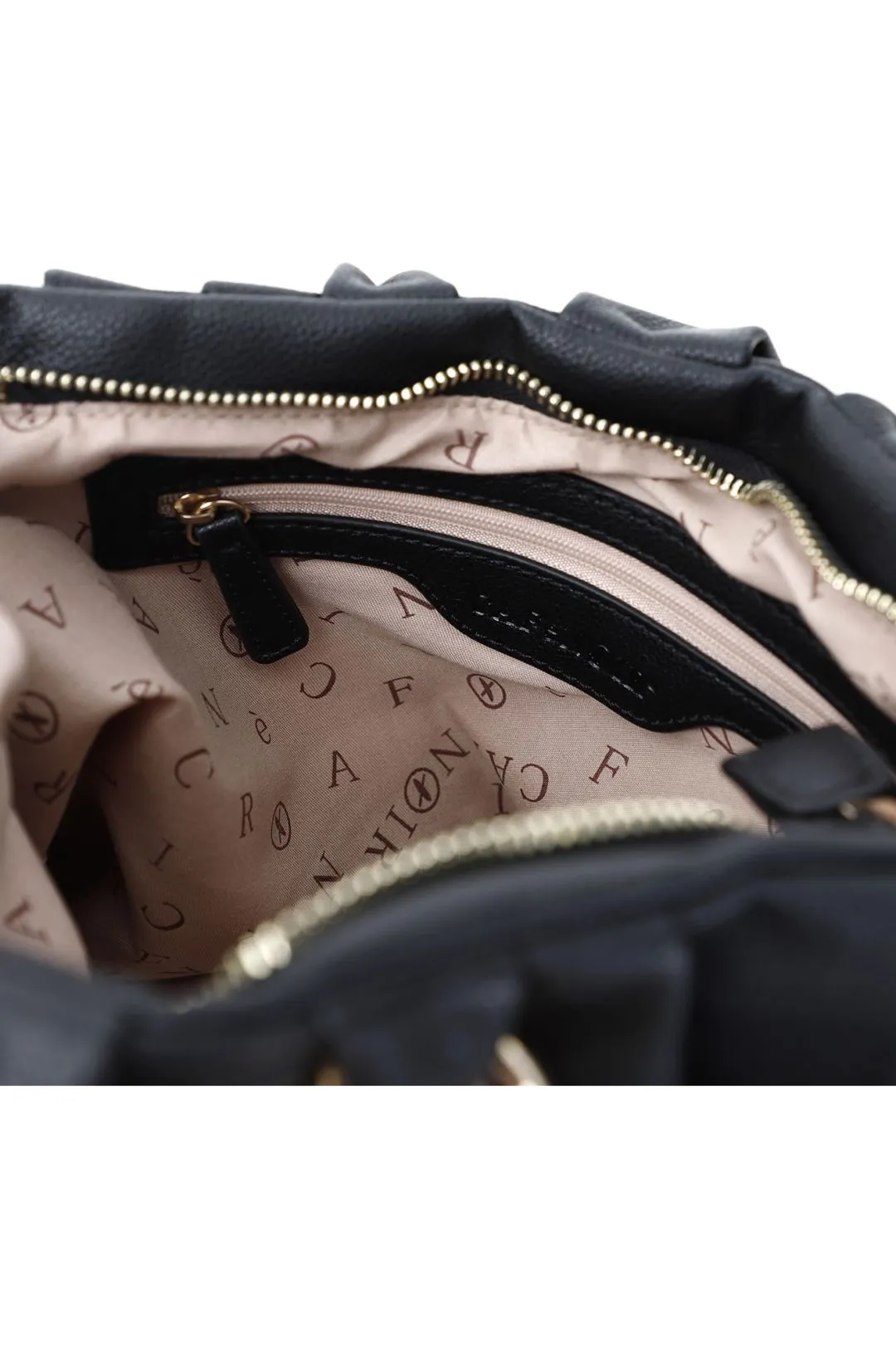 borsa a spalla con pieghe morbide e catene nero