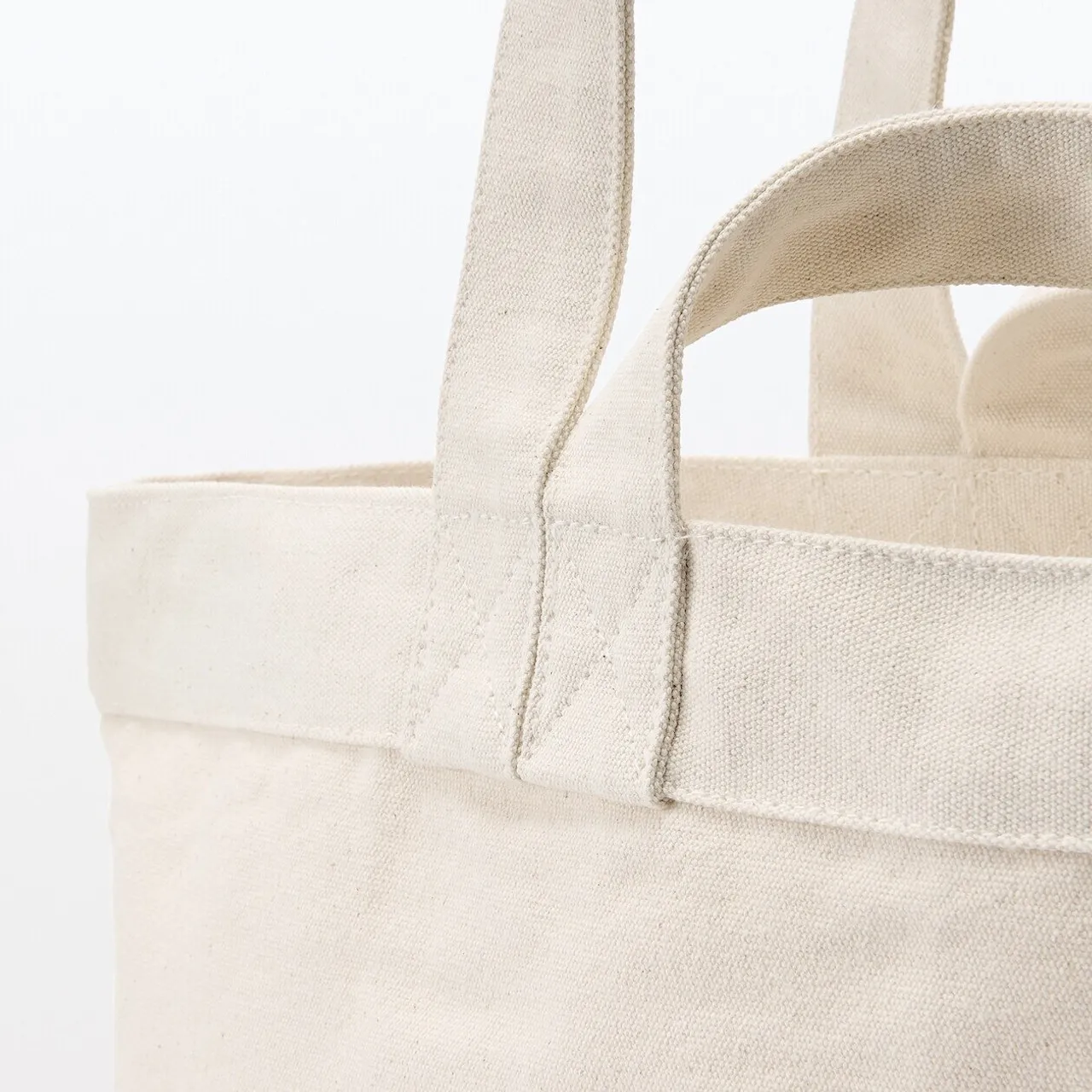 Borsa tote con doppio manico in tela.