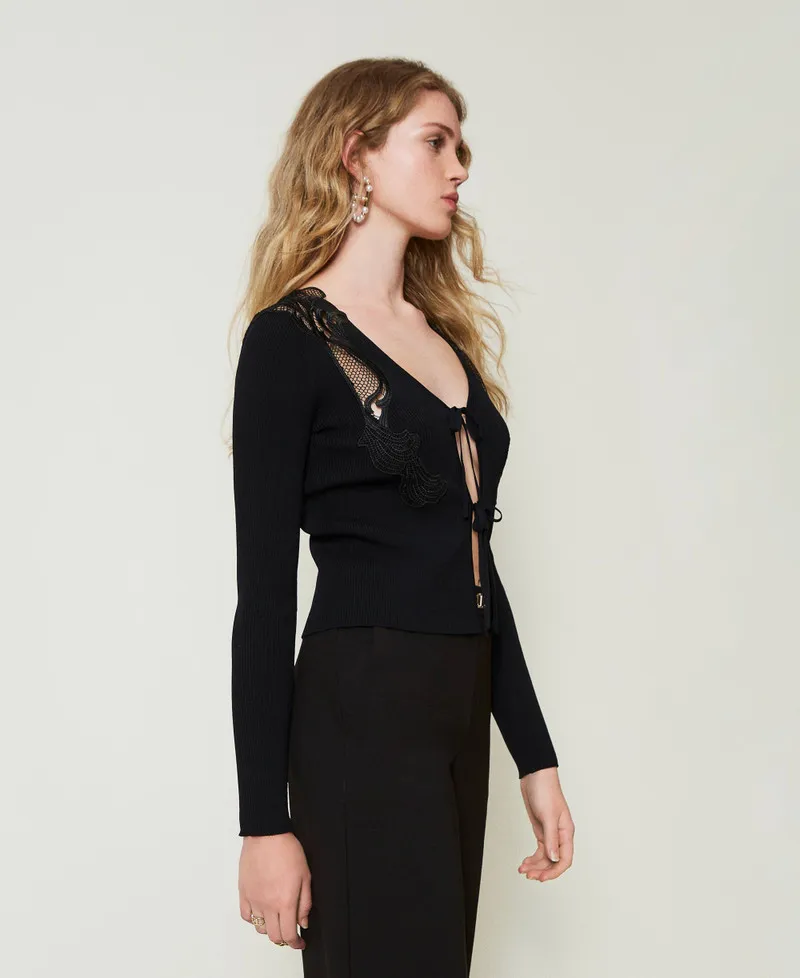 Cardigan con laccetti e pizzo