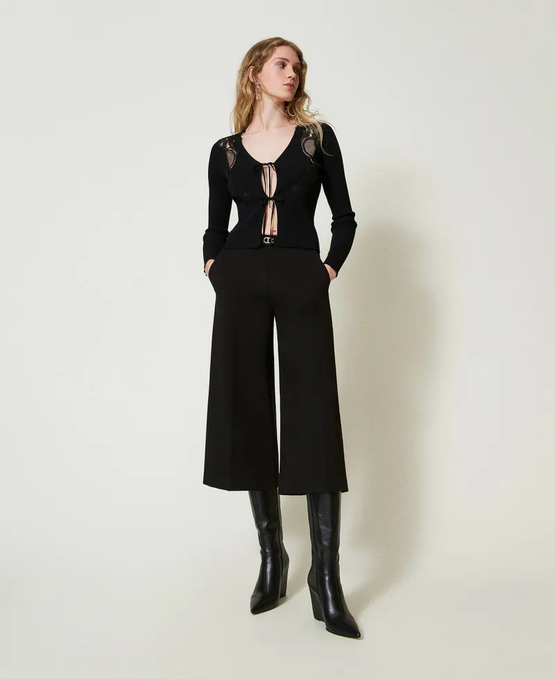 Cardigan con laccetti e pizzo