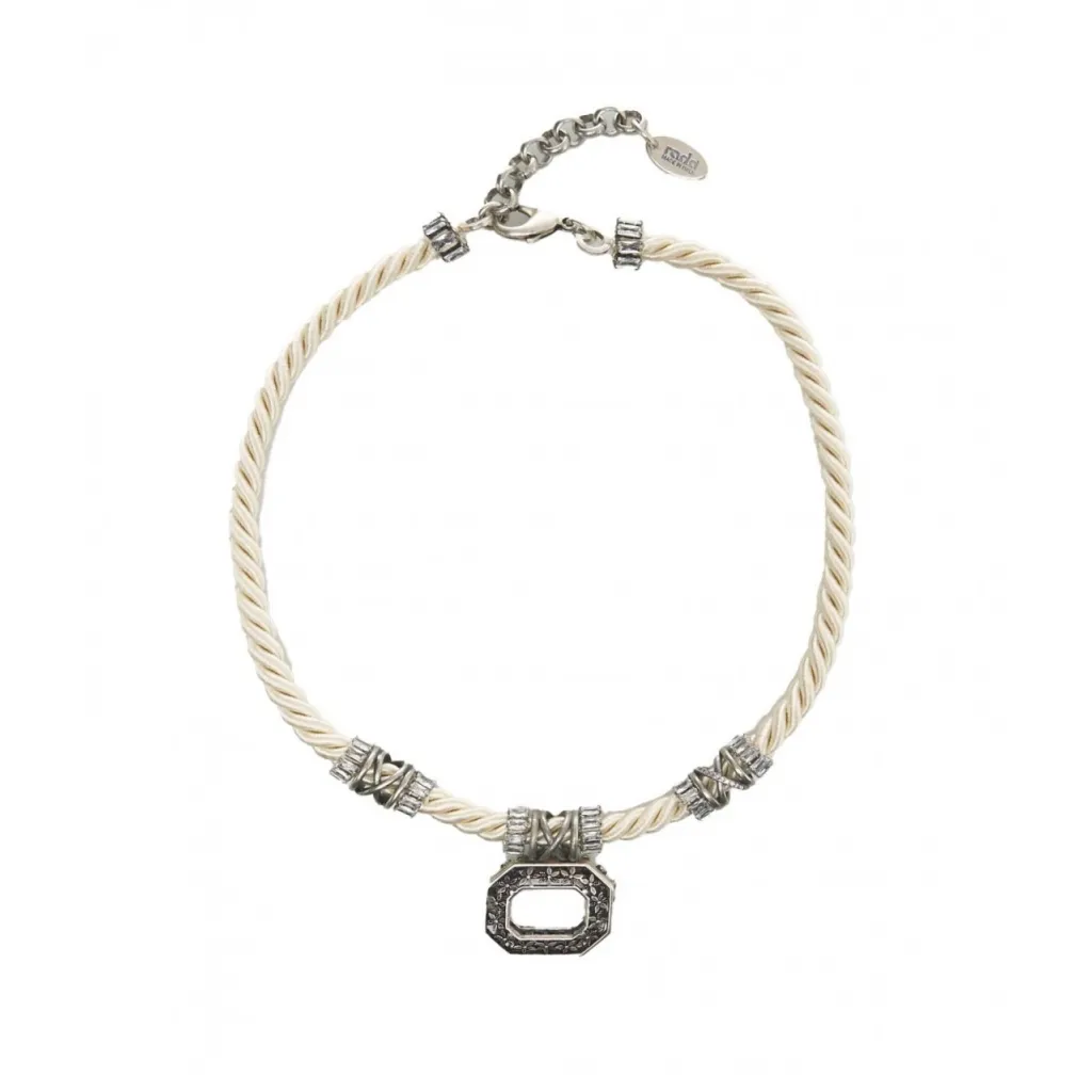 Choker fatto a mano con ciondolo beige