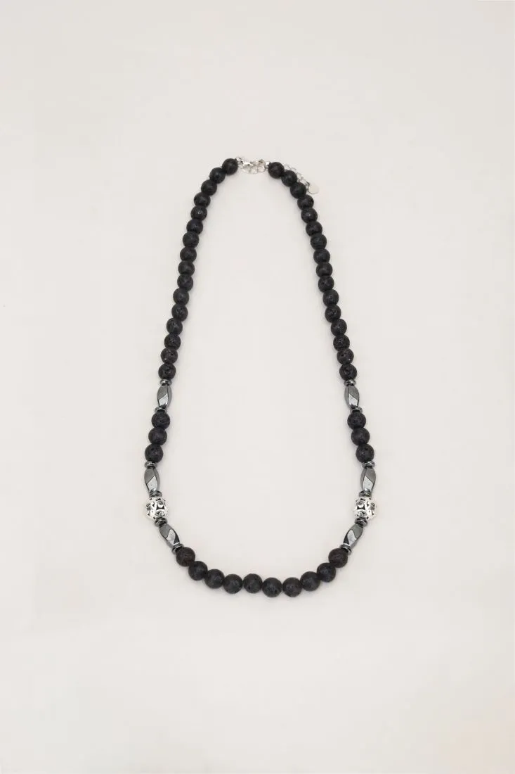 Collana con pietre e chiusura con gancio