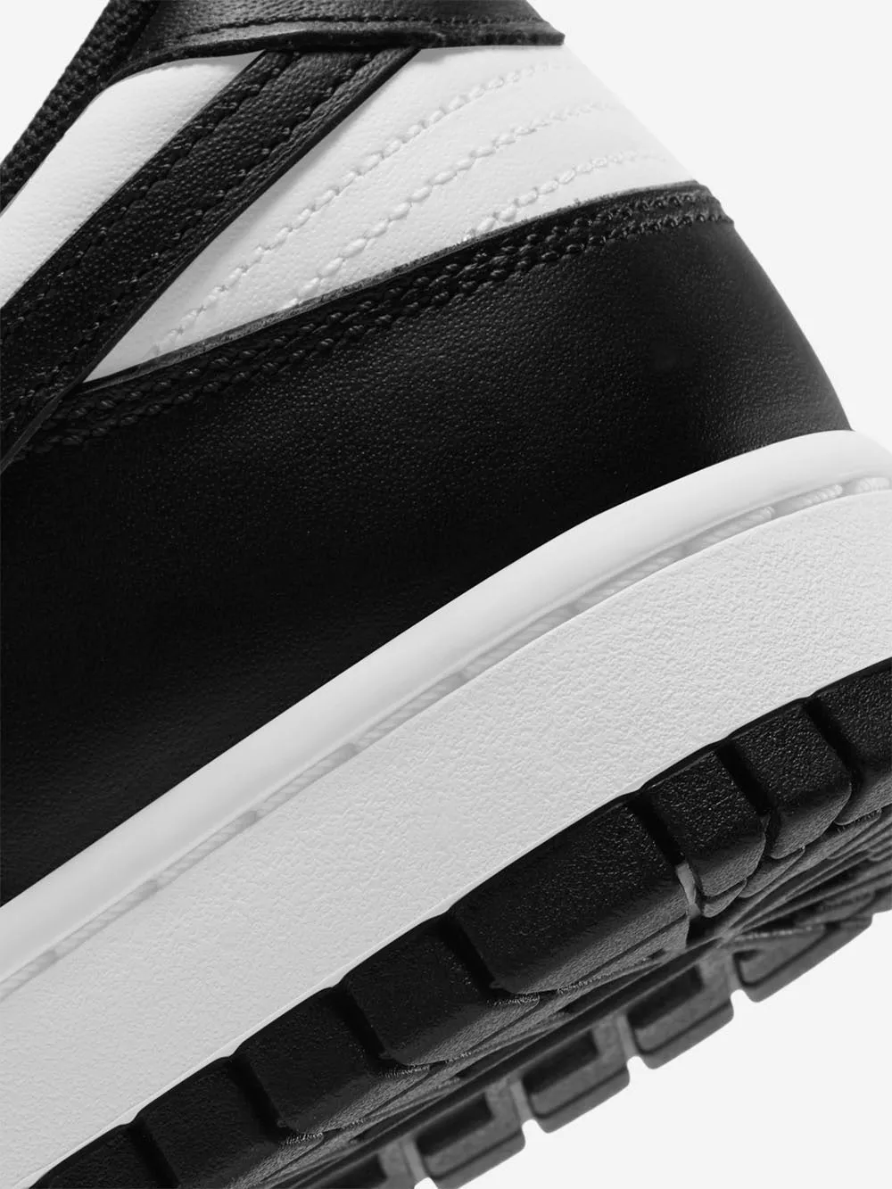 Dunk Low Panda Sneakers