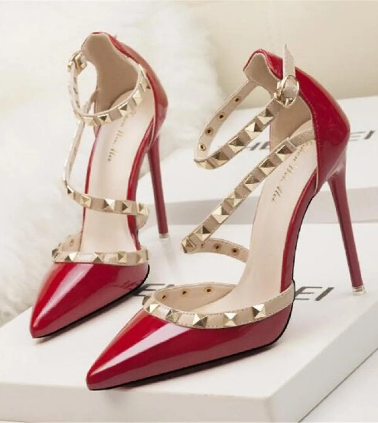 Décolleté classici Nuove scarpe da donna Sandali estivi Moda Donna Décolleté Rivetto Pelle verniciata Donna Scarpe con tacco alt