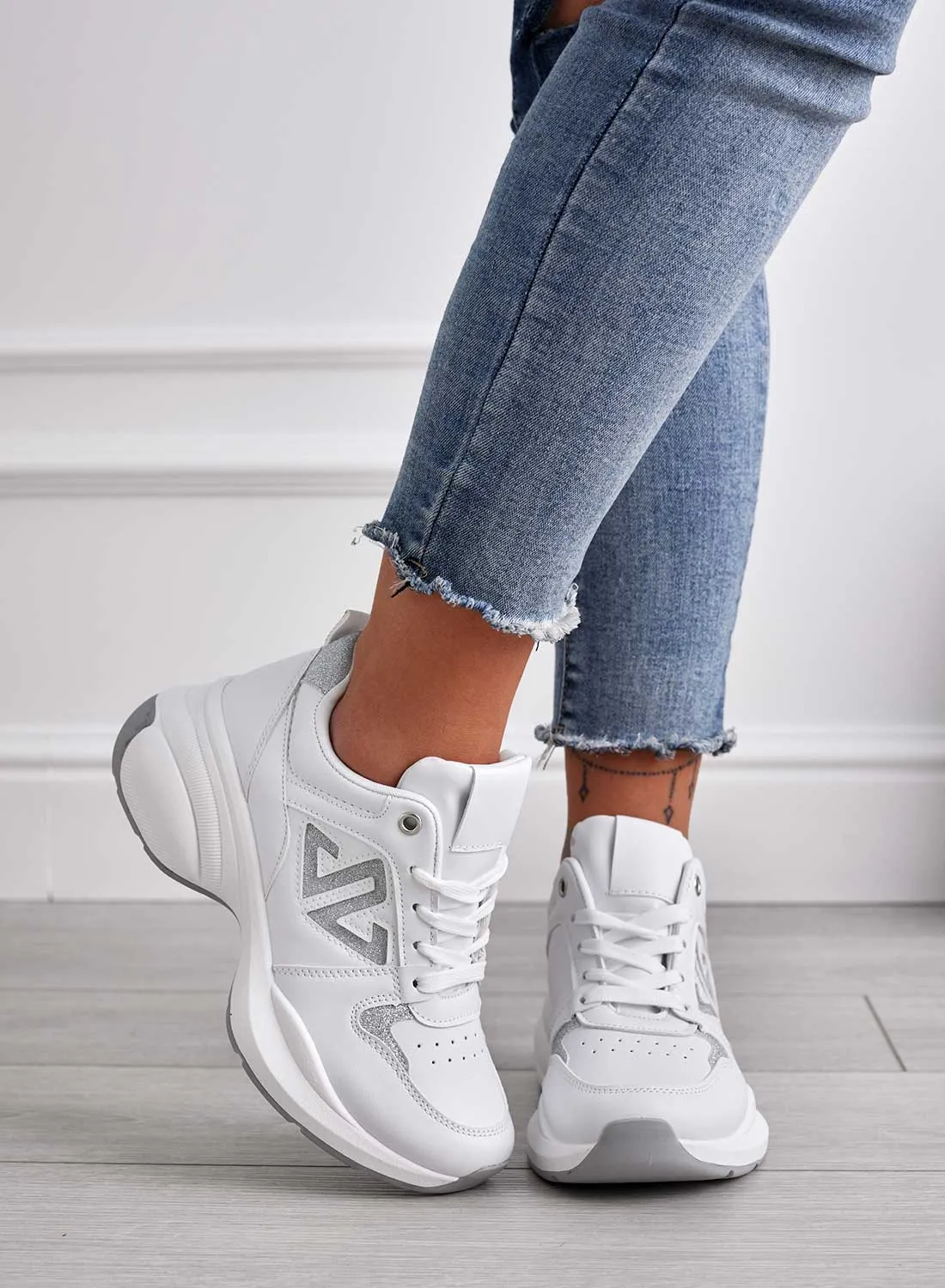 ELISABETTA - Sneakers bianche con suola bombata e inserti glitter argento