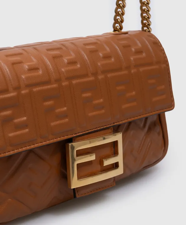 Fendi Borsa a tracolla midi in pelle marrone con catena baguette 8BR793AH9C
