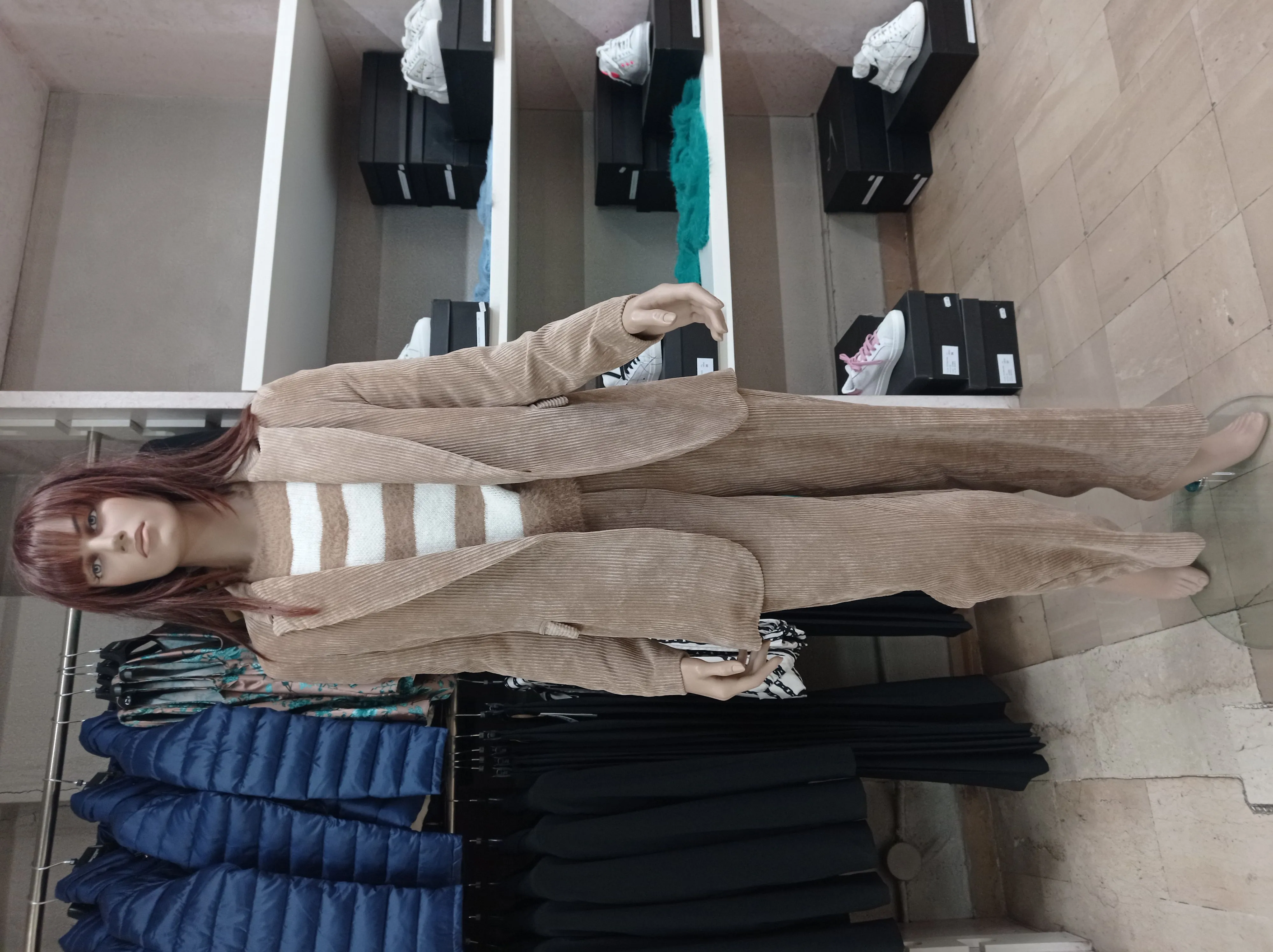 Giacca RINASCIMENTO lunga in velluto monopetto disponibile anche con pantalone in coordinato Tinta Unita Beige **ESAURITA**