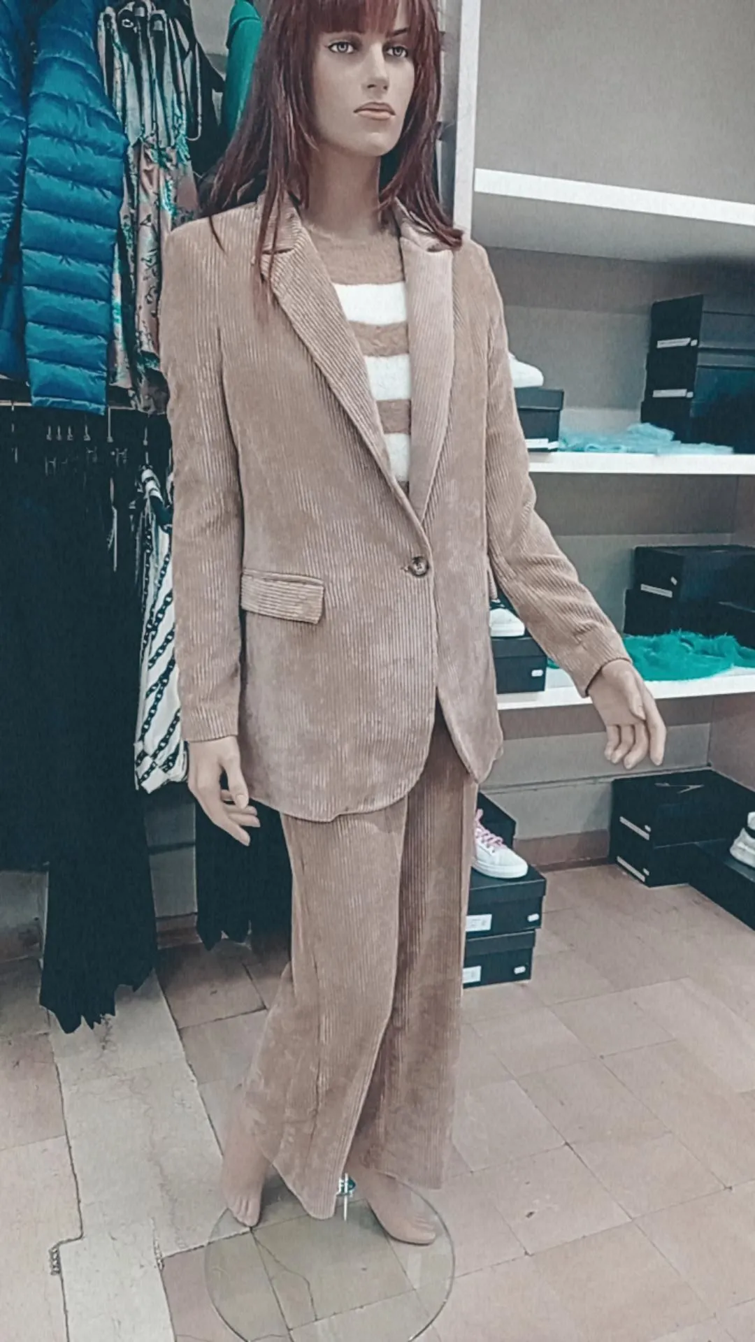 Giacca RINASCIMENTO lunga in velluto monopetto disponibile anche con pantalone in coordinato Tinta Unita Beige **ESAURITA**