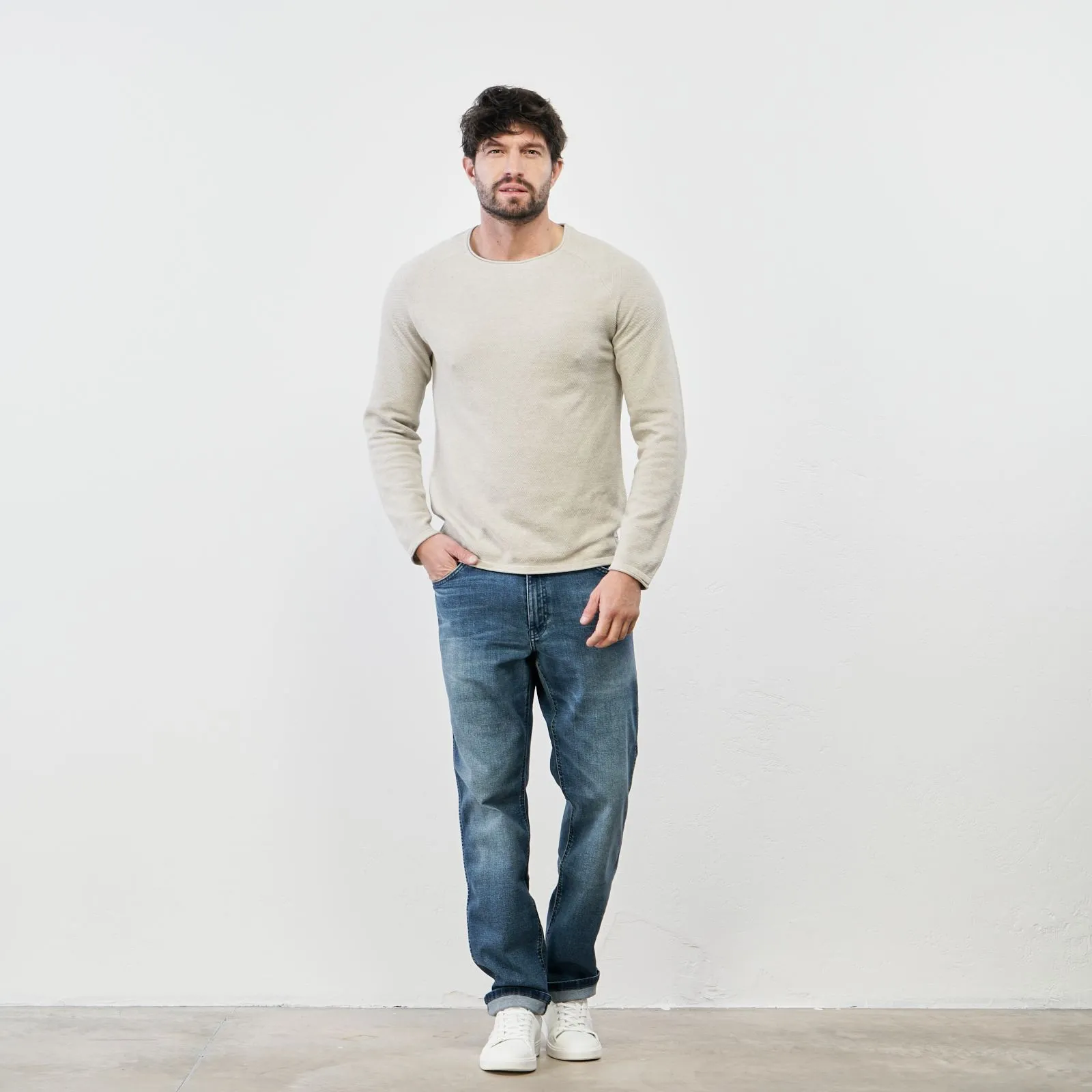Jeans lunghi blu con tasche