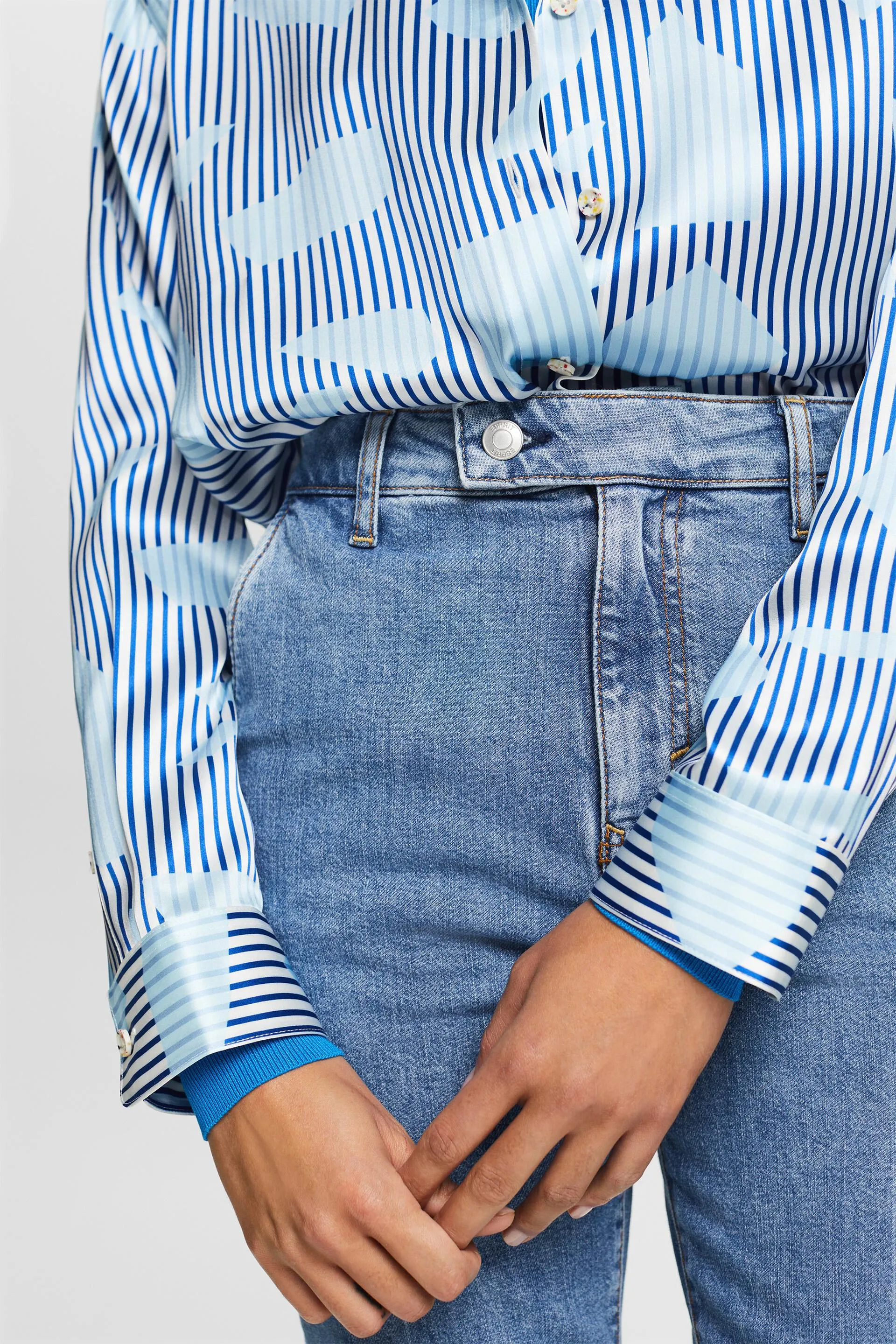 Jeans slim a vita alta