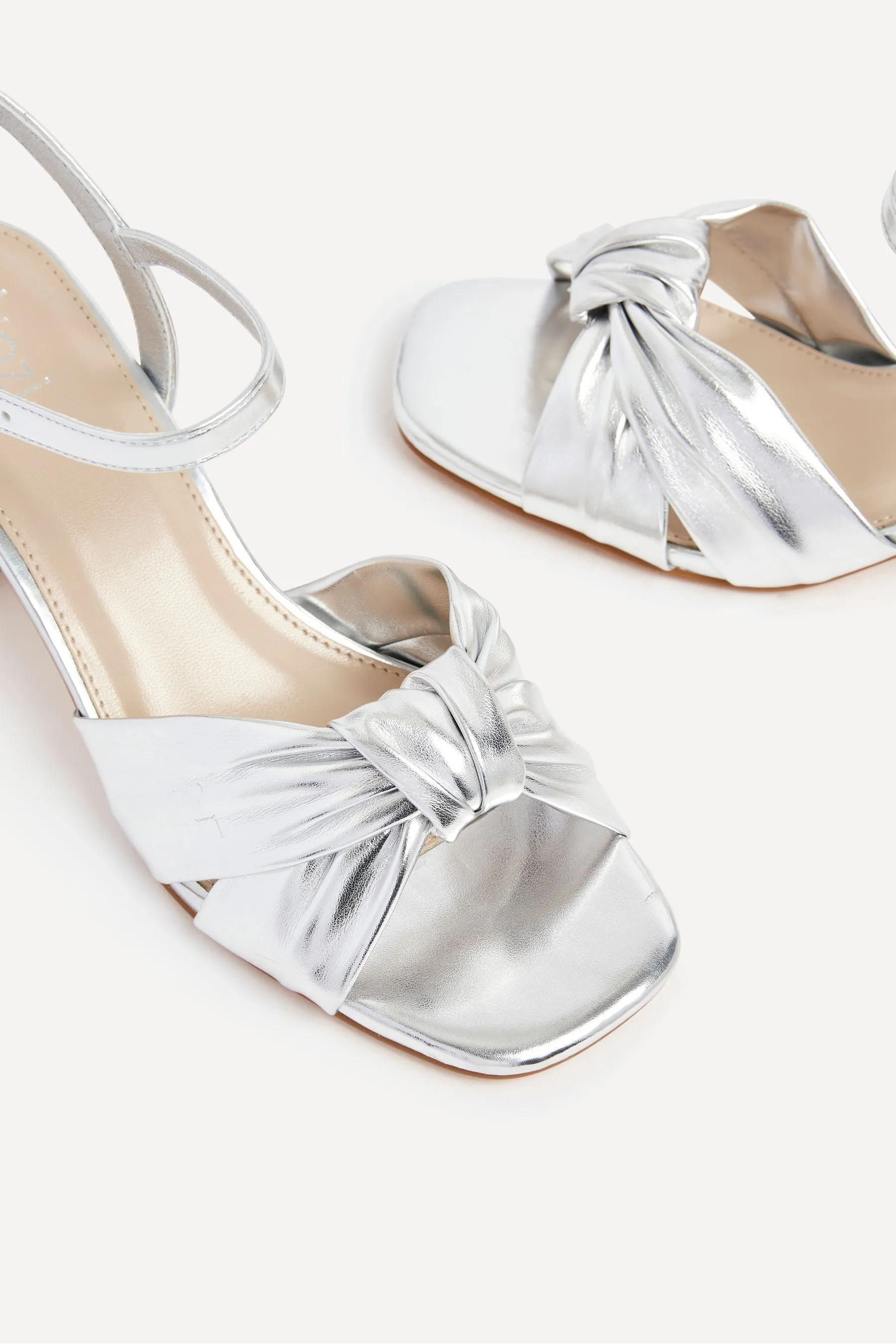 Linzi - Charlotte - Sandali con tacco largo e Fiocco sul davanti