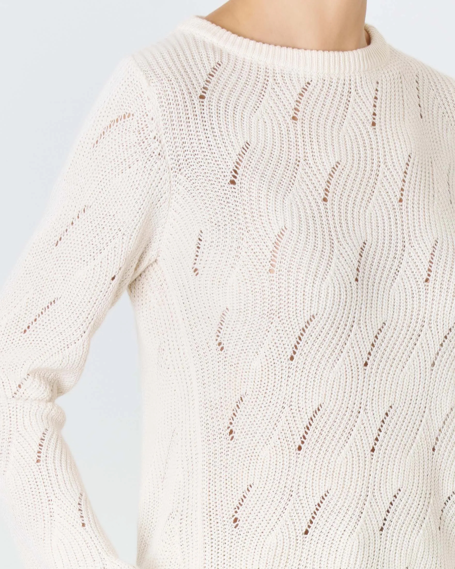 Maglia color ecrù girocollo in misto cotone a lavorazione punzonata a trecce