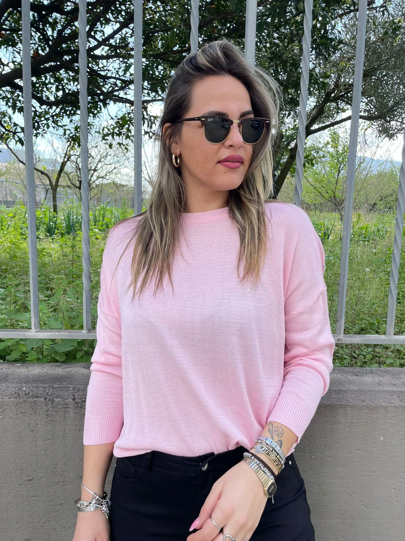Maglioncino in filo con cuori in paillettes dietro