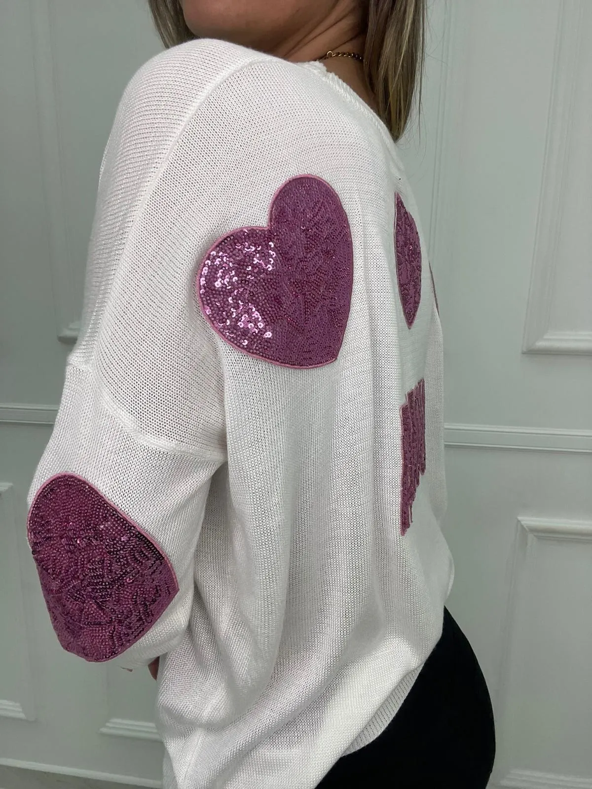 Maglioncino in filo con cuori in paillettes dietro