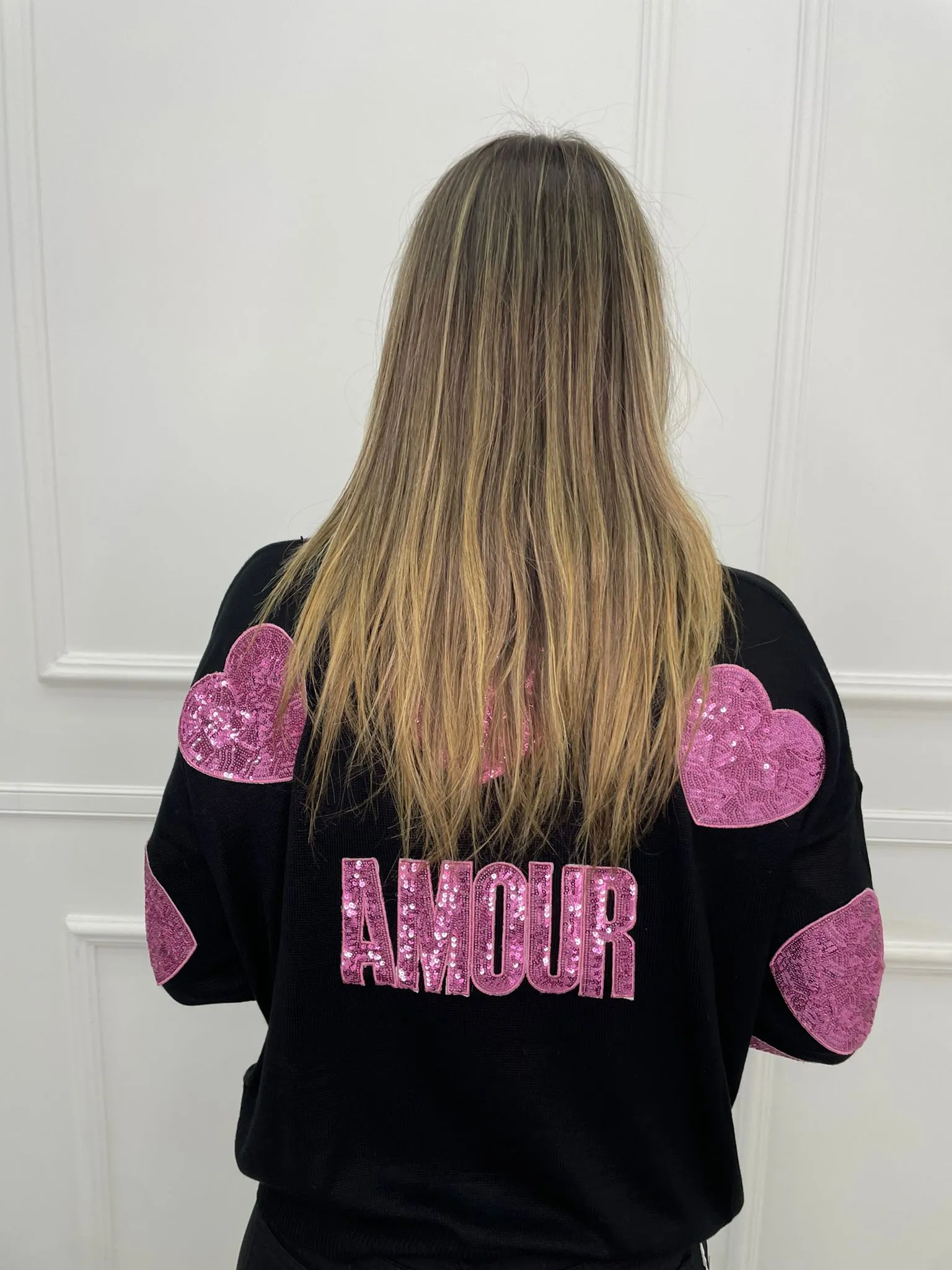 Maglioncino in filo con cuori in paillettes dietro