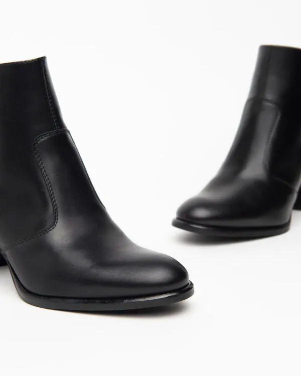 NeroGiardini Tronchetto I410952D-100 in pelle nero