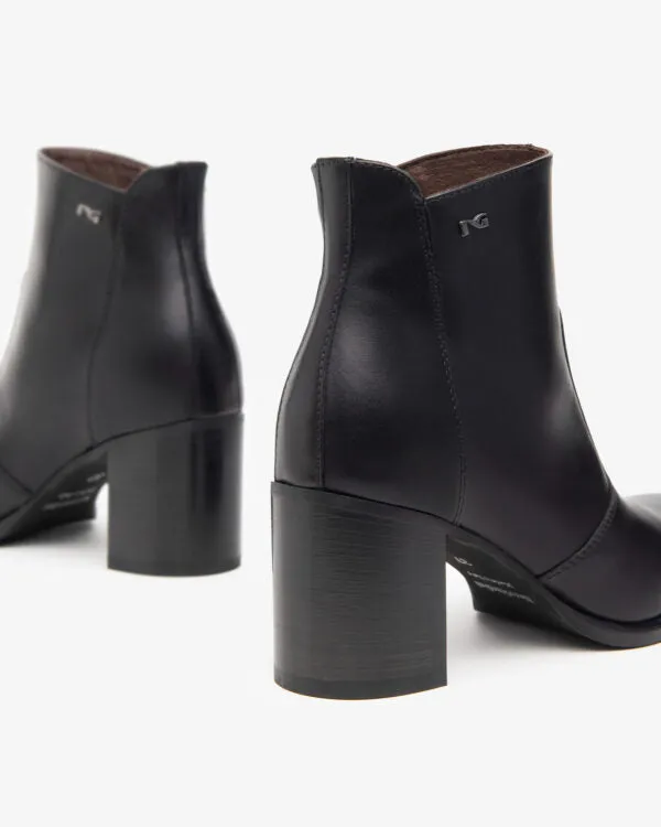 NeroGiardini Tronchetto I410952D-100 in pelle nero