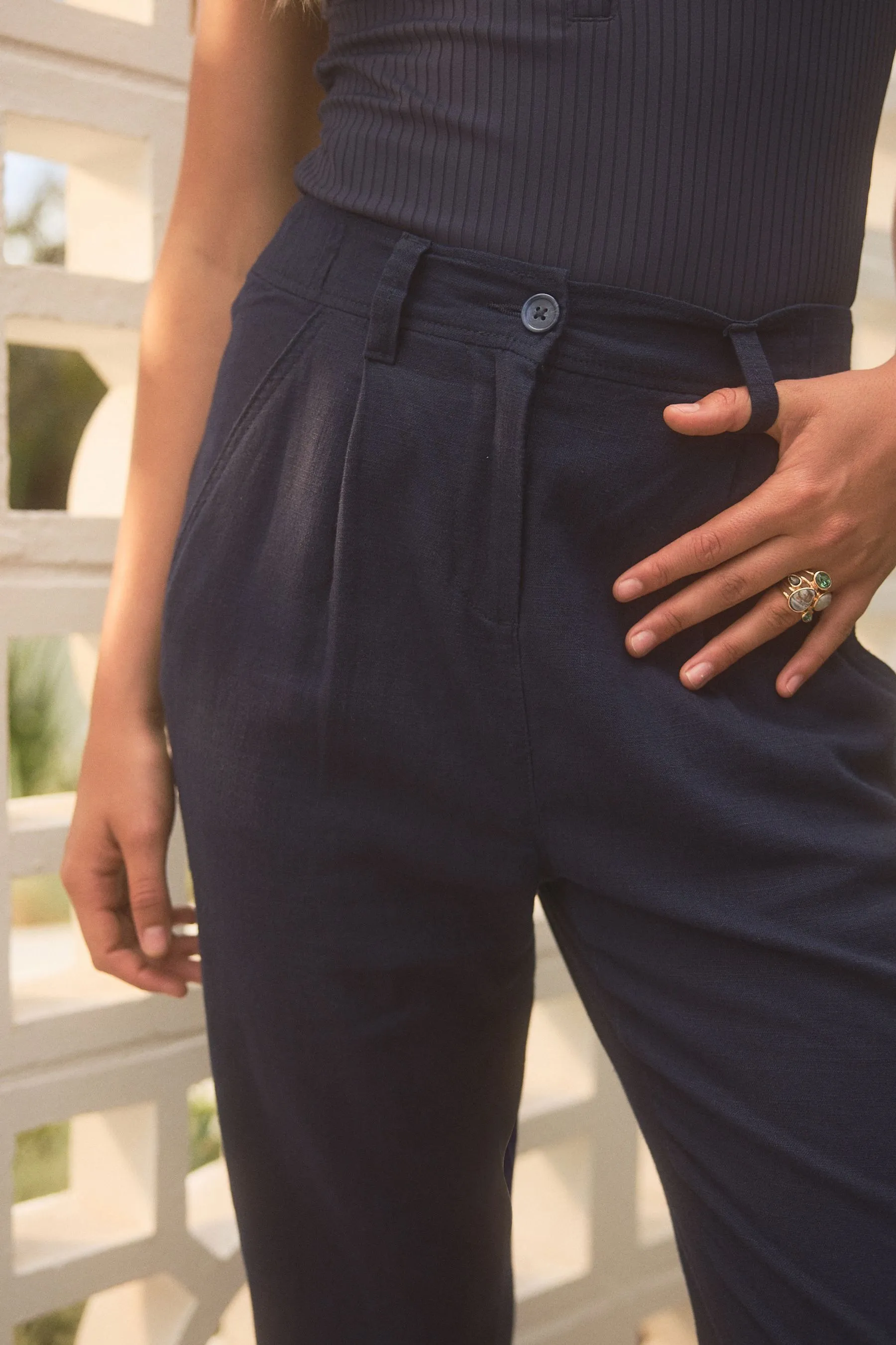 Pantaloni stretti in fondo in misto lino