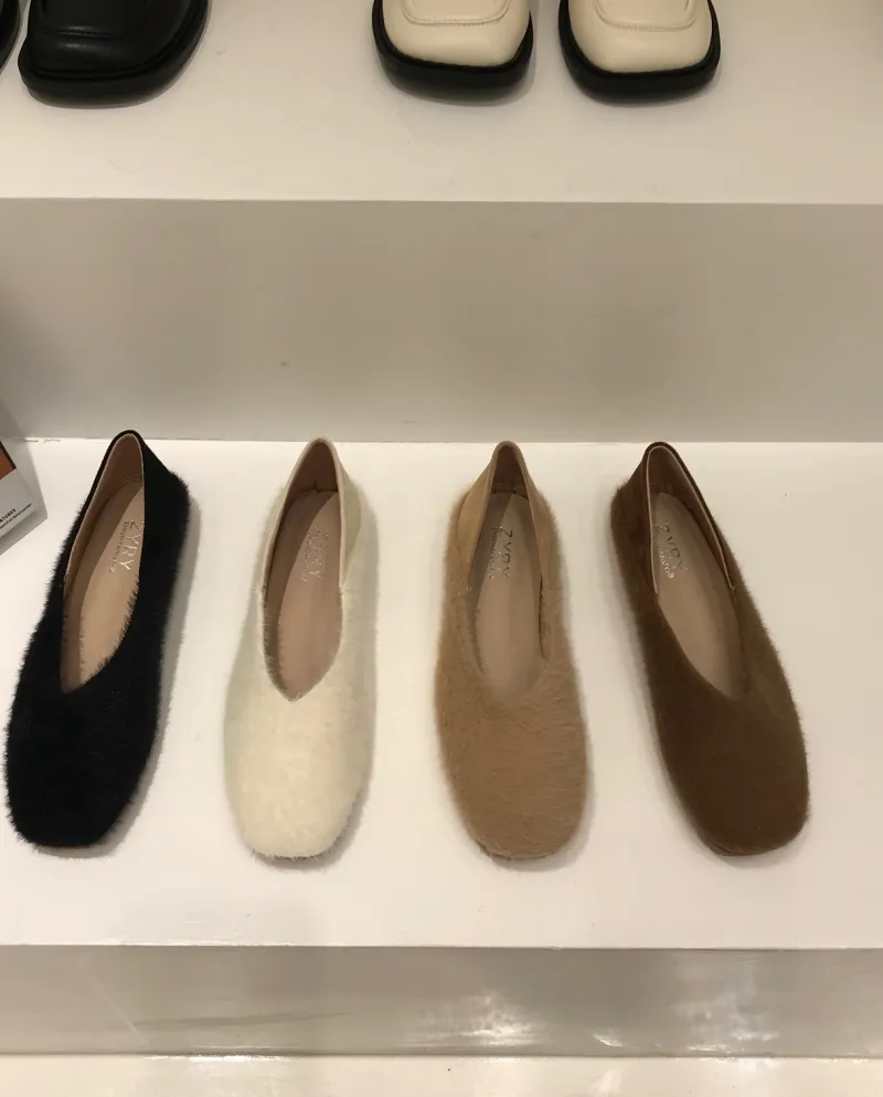 Scarpe da donna pelose stile suola piatta per abbigliamento esterno Nuove scarpe slip-on in pelle scamosciata con fagioli con su