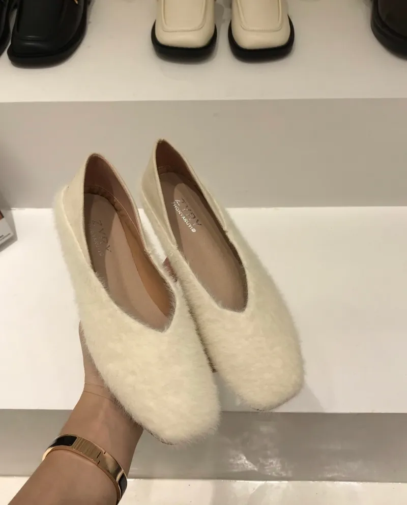 Scarpe da donna pelose stile suola piatta per abbigliamento esterno Nuove scarpe slip-on in pelle scamosciata con fagioli con su