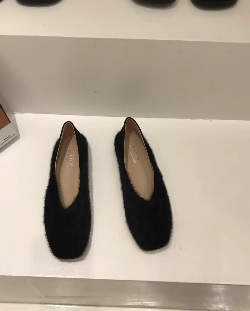 Scarpe da donna pelose stile suola piatta per abbigliamento esterno Nuove scarpe slip-on in pelle scamosciata con fagioli con su