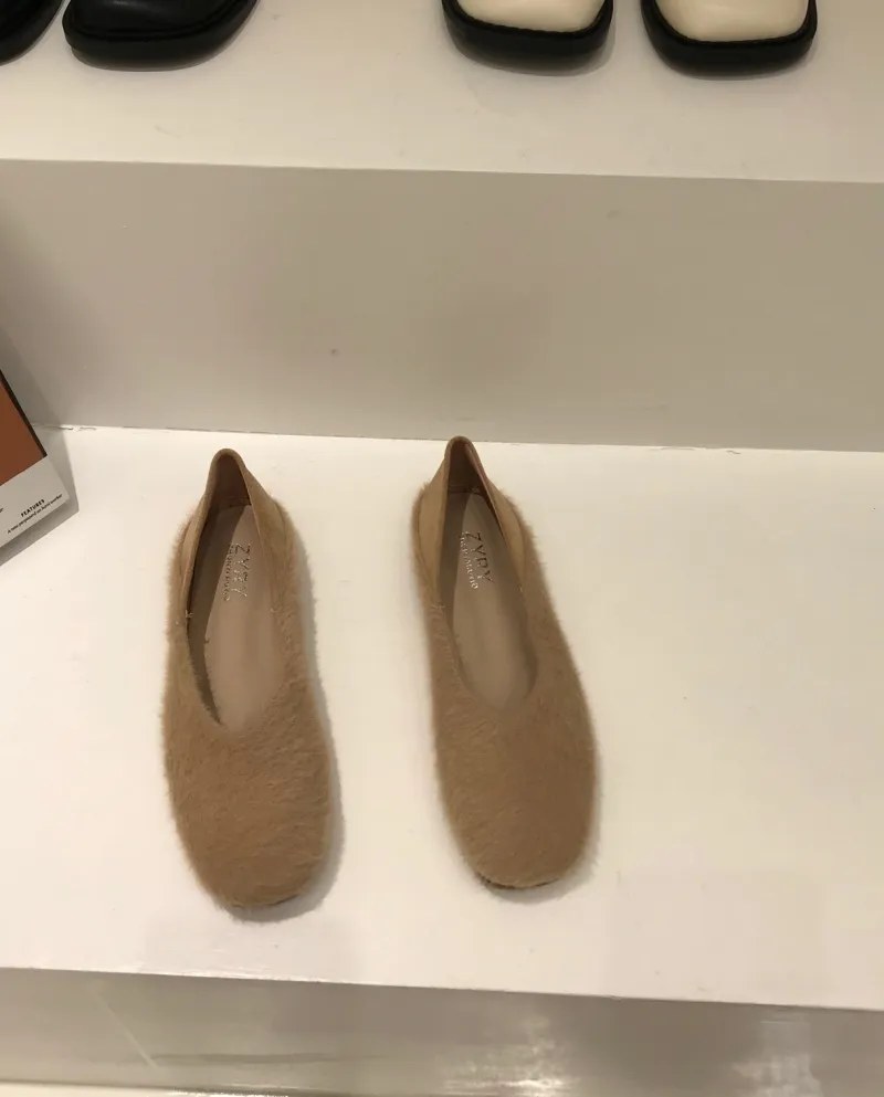 Scarpe da donna pelose stile suola piatta per abbigliamento esterno Nuove scarpe slip-on in pelle scamosciata con fagioli con su