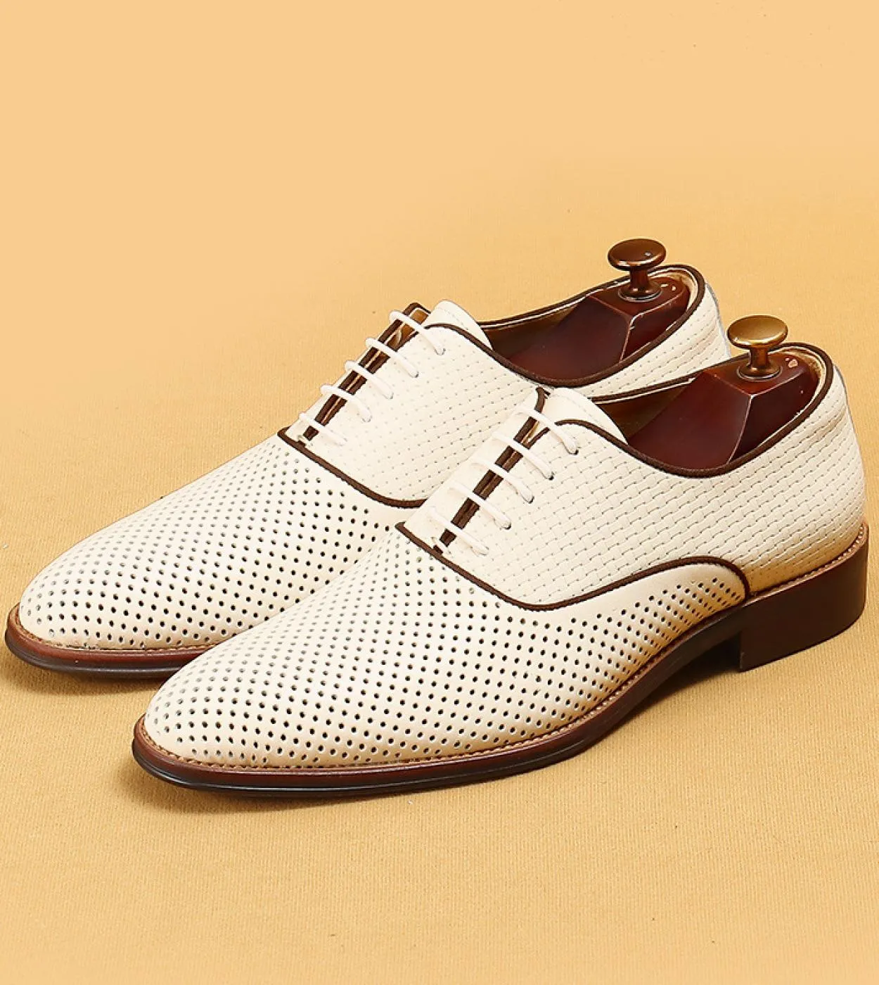 Scarpe formali da uomo fatte a mano di lusso in vera pelle 2023 estate nuova moda confortevole matrimonio vuoto business sociale