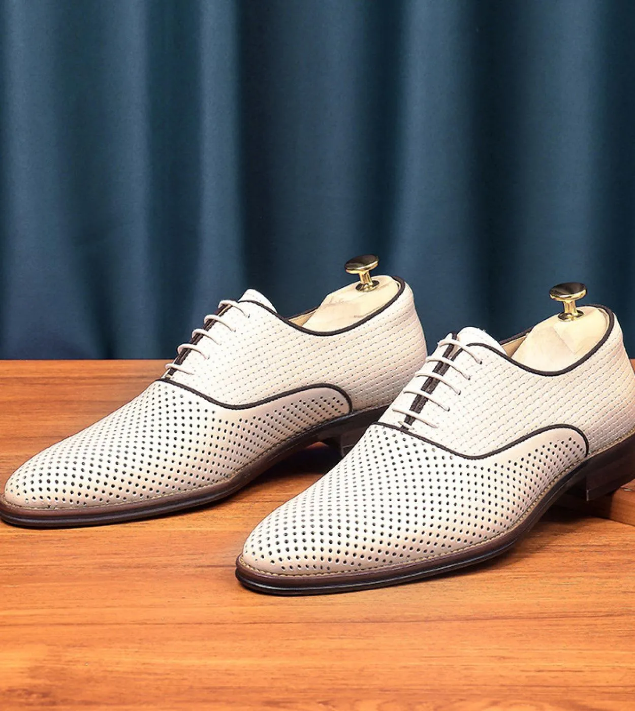 Scarpe formali da uomo fatte a mano di lusso in vera pelle 2023 estate nuova moda confortevole matrimonio vuoto business sociale