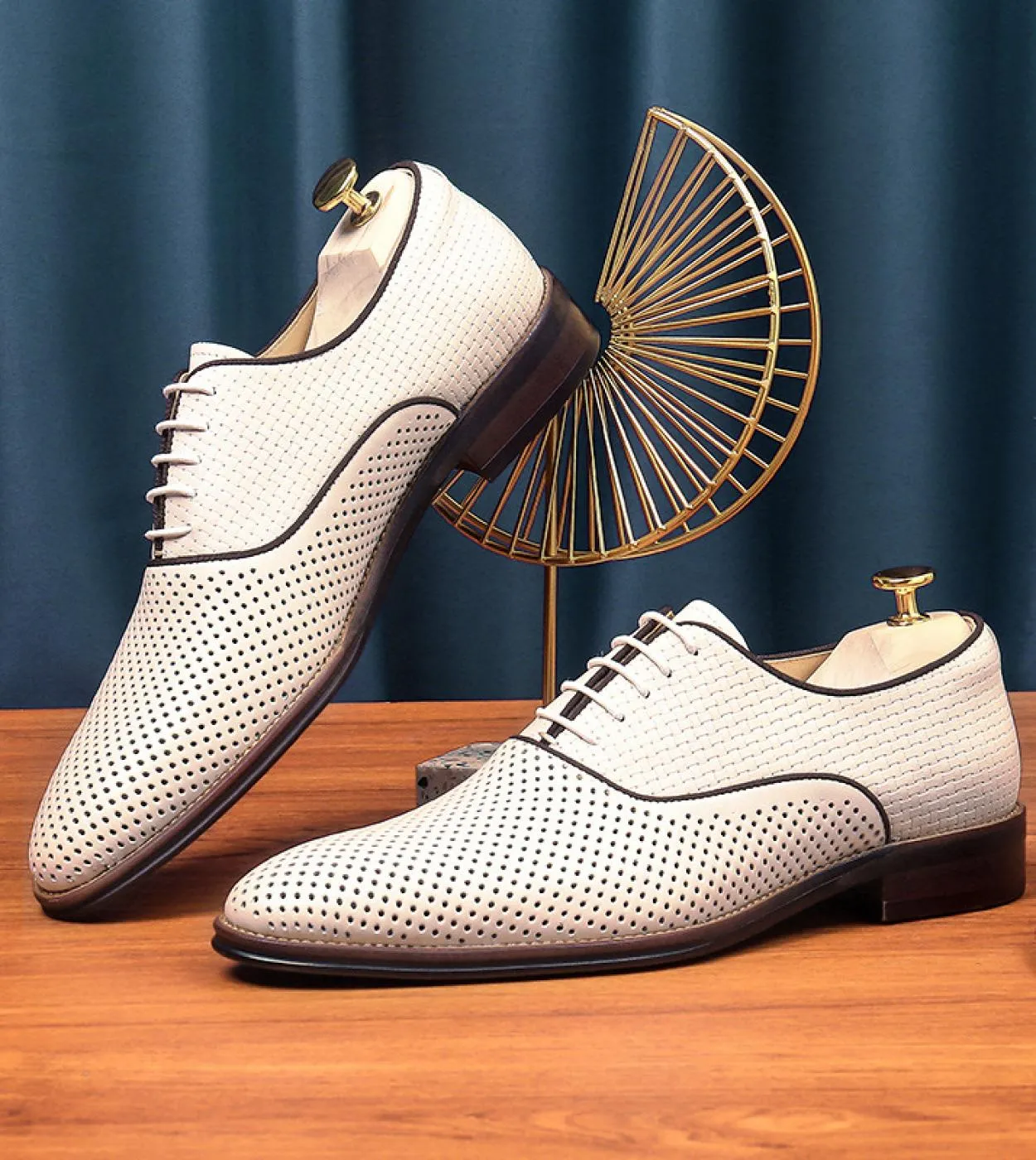 Scarpe formali da uomo fatte a mano di lusso in vera pelle 2023 estate nuova moda confortevole matrimonio vuoto business sociale