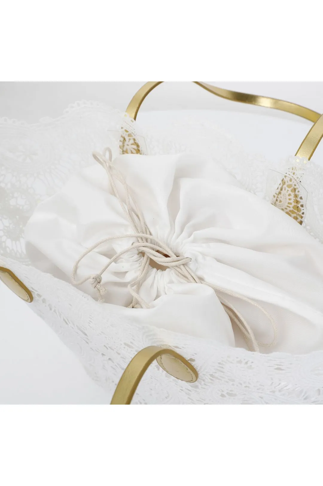 shopping bag in pizzo con sacchetto interno in tono bianco