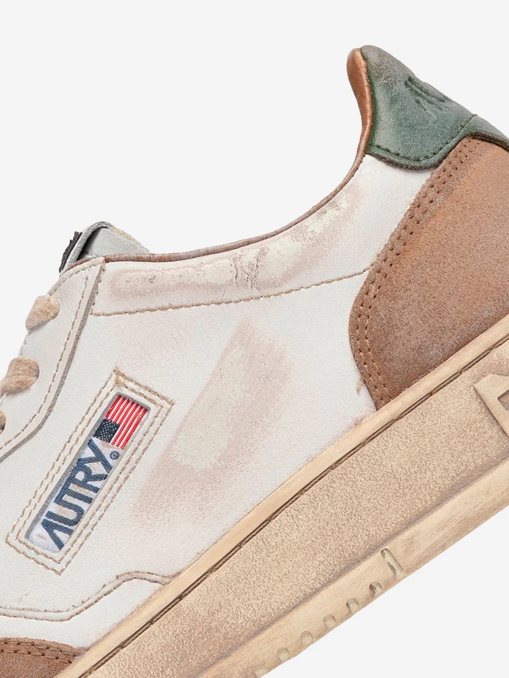 Sneakers Super Vintage Low in pelle bianca e suede distressed