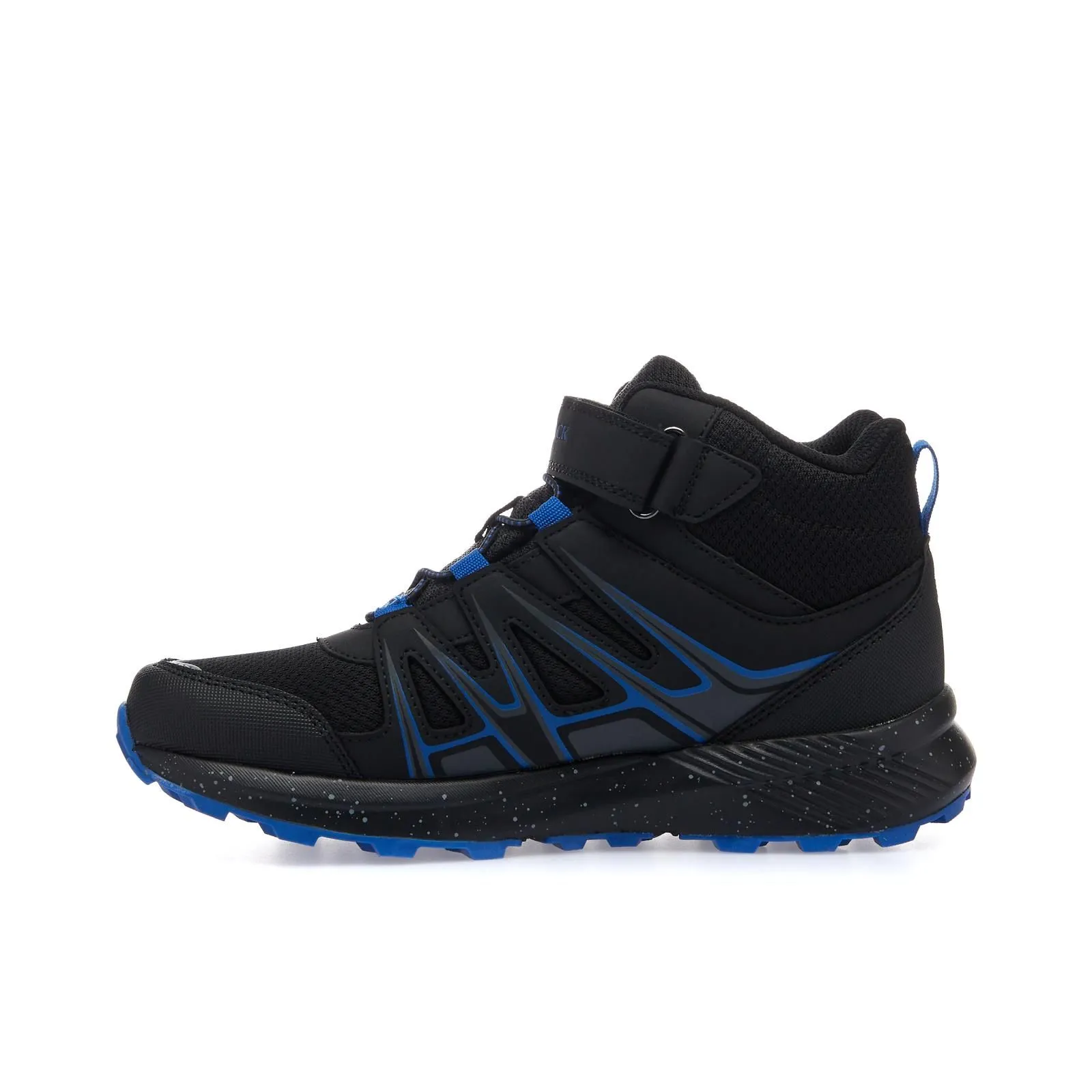 Sneakers trekking nere da ragazzo