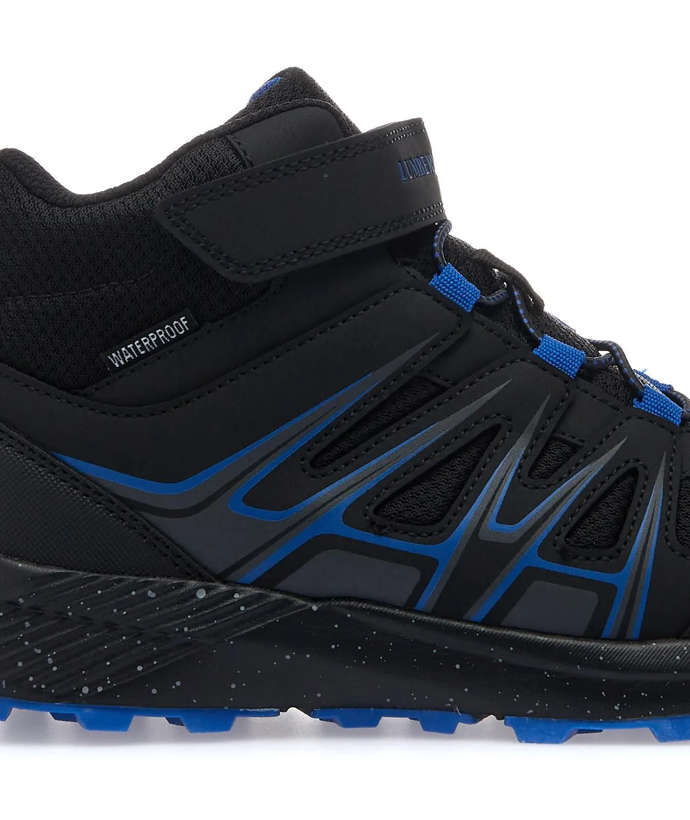 Sneakers trekking nere da ragazzo