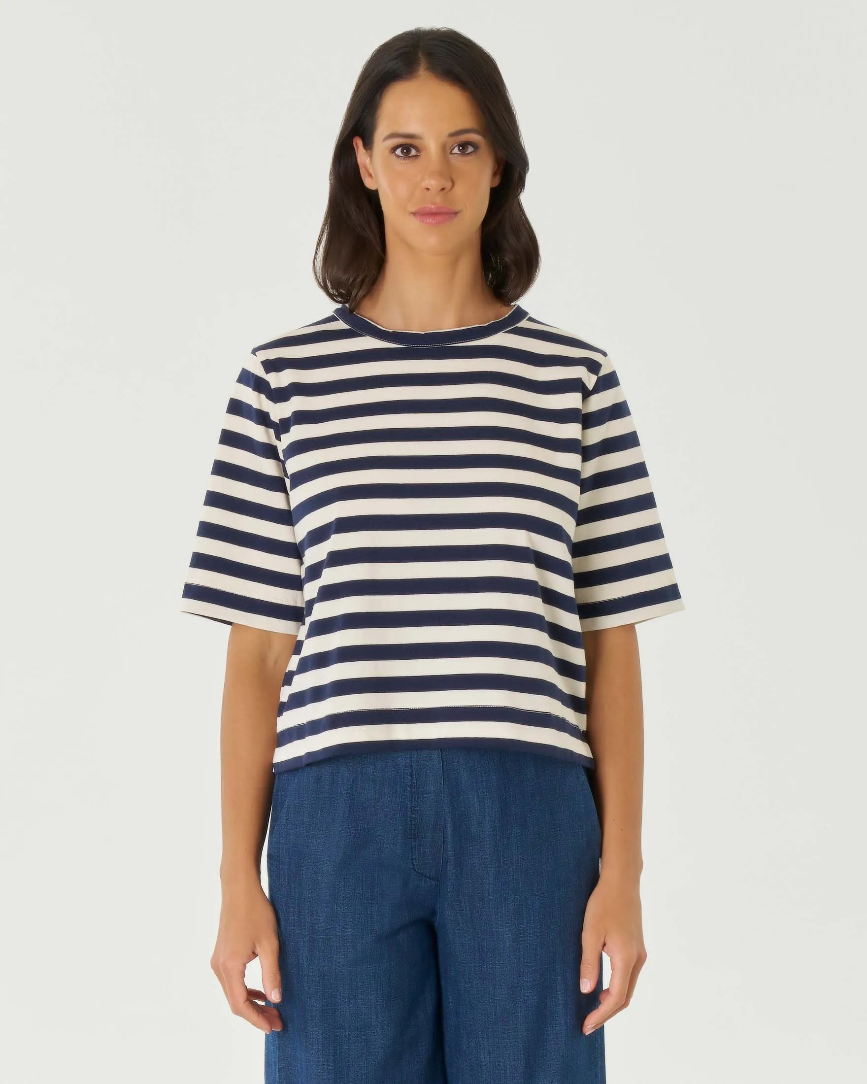 T-shirt blu a righe color avorio in cotone stretch con maniche al gomito e spacchetti laterali