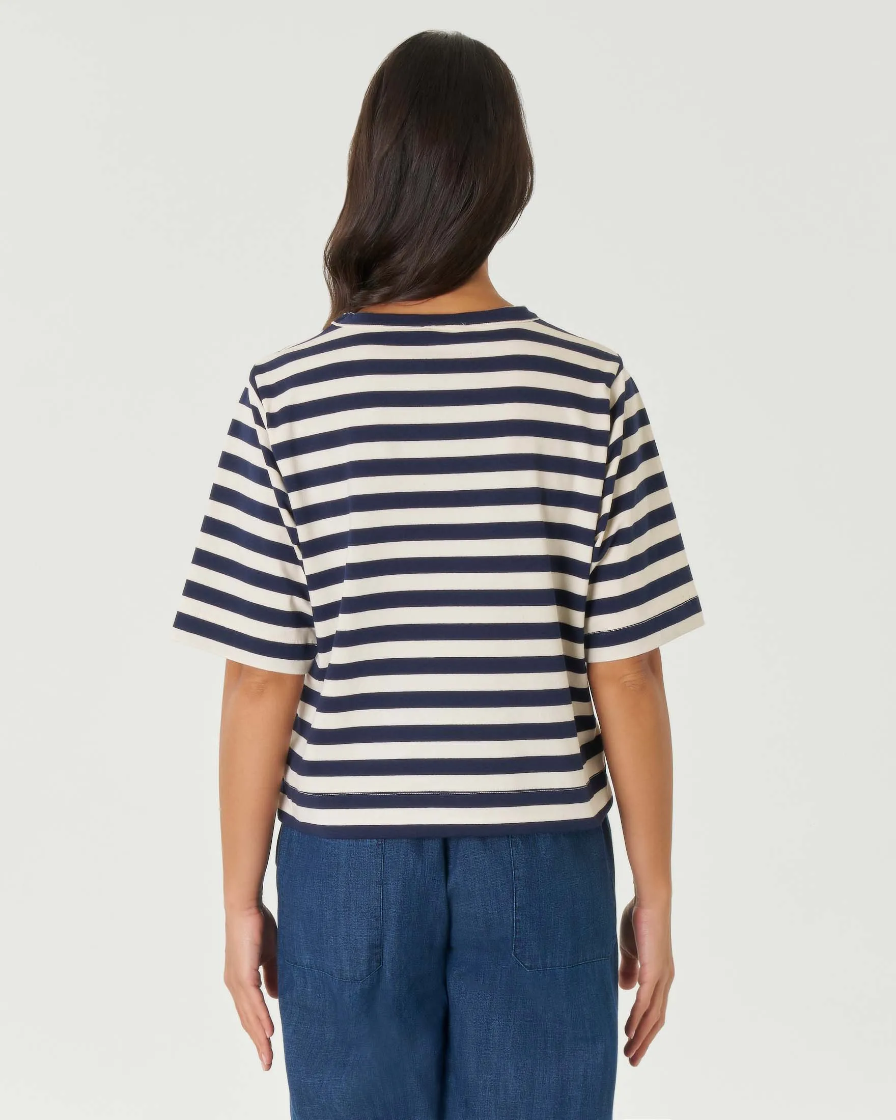 T-shirt blu a righe color avorio in cotone stretch con maniche al gomito e spacchetti laterali