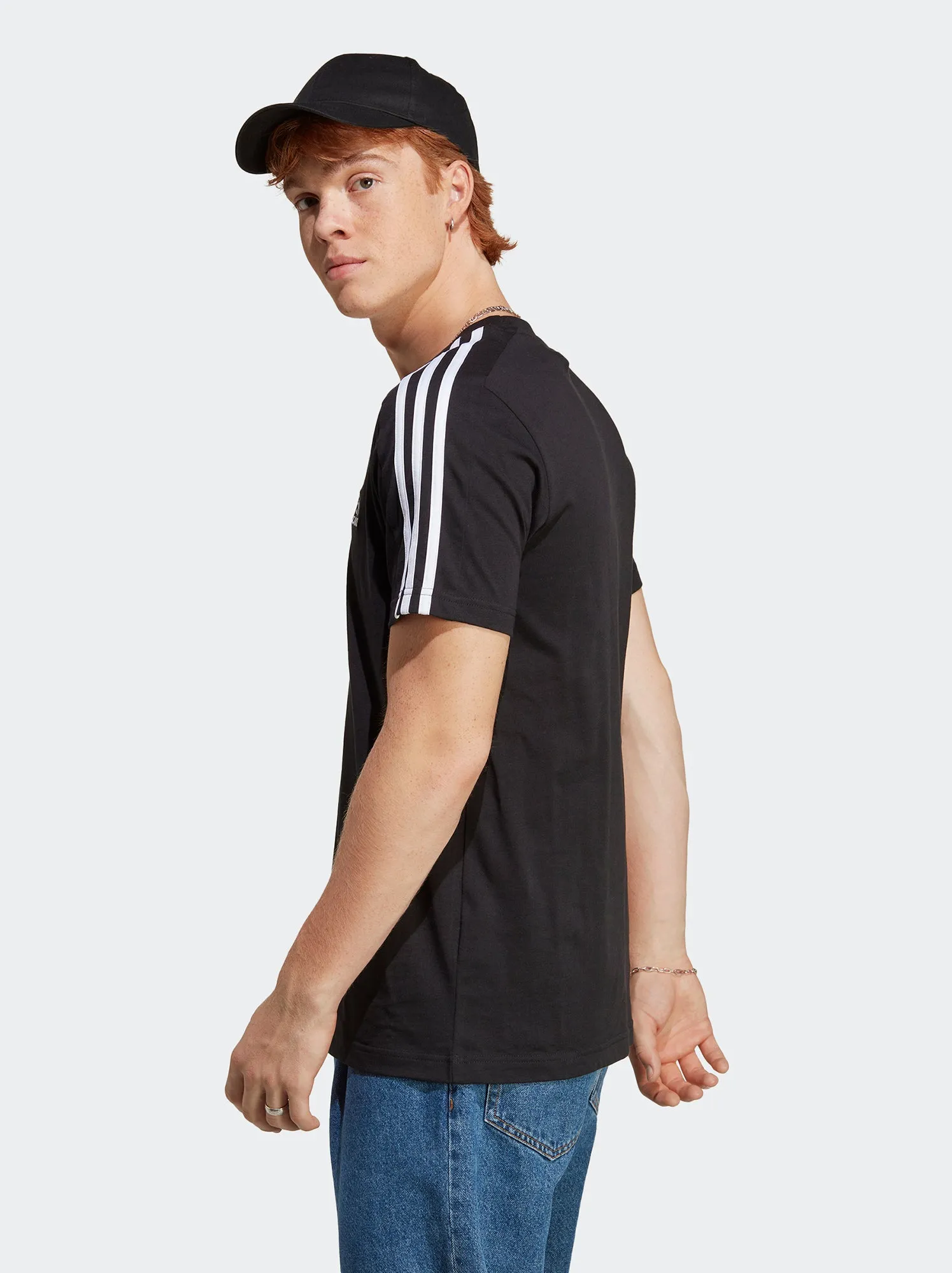 T-shirt con bande 'adidas' sulle spalle - NERO