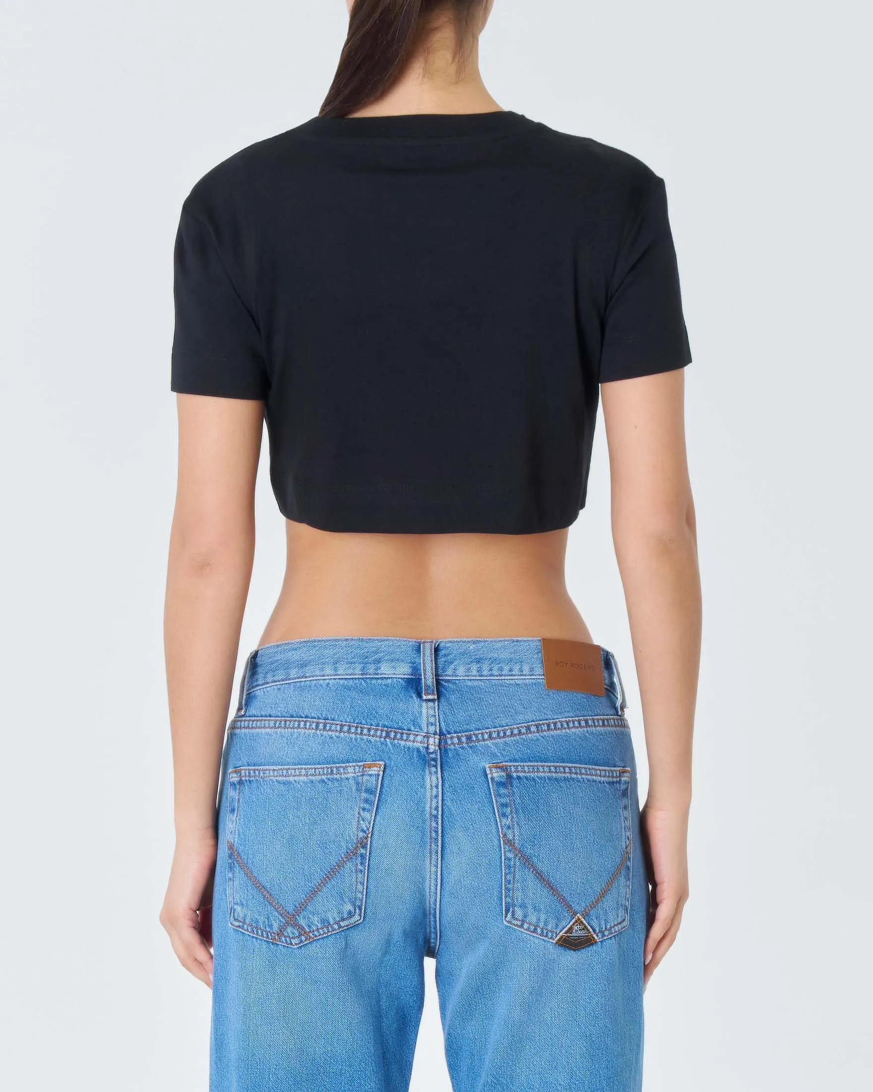 T-shirt nera cropped in puro cotone con logo in strass e bande al fondo in strass applicati