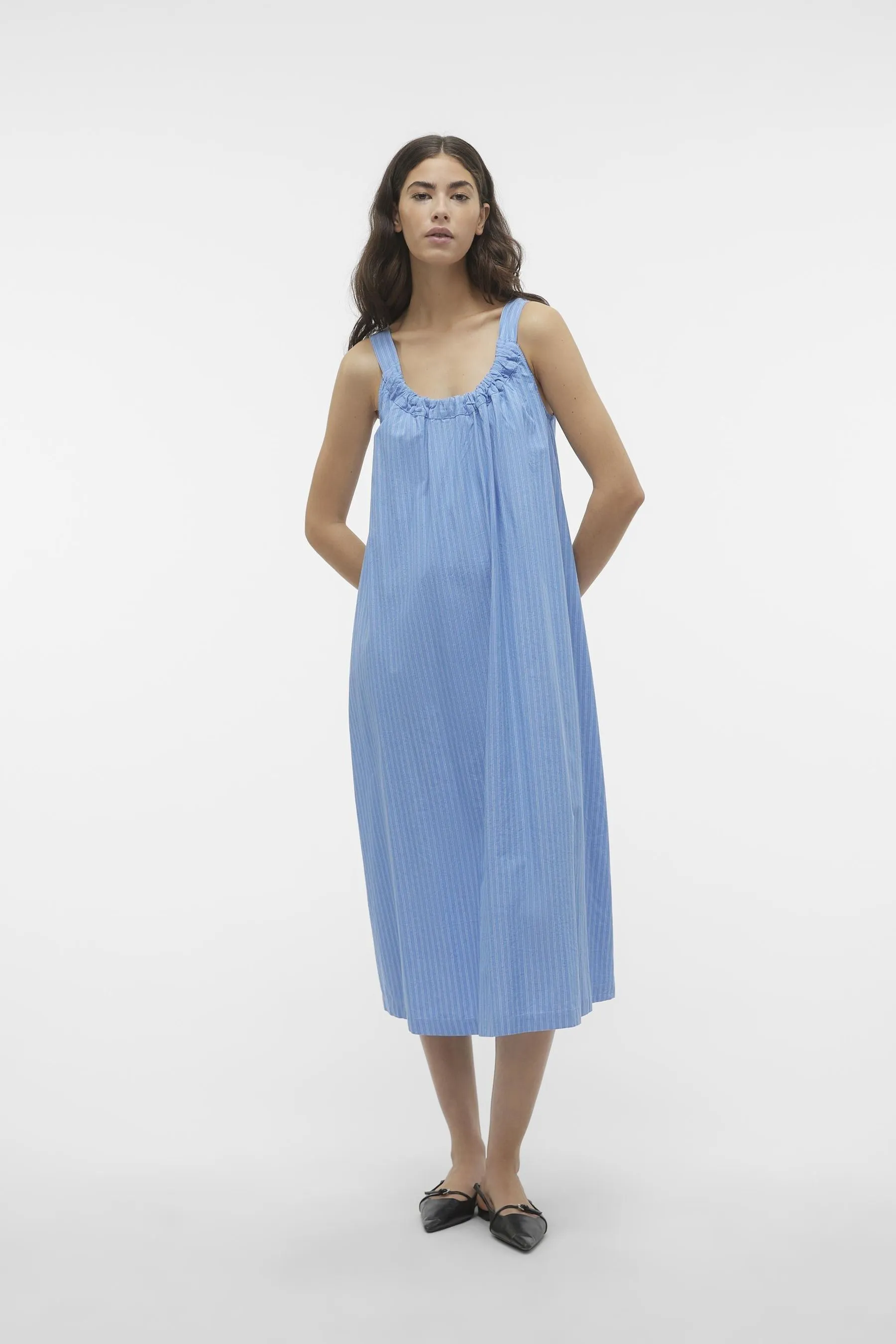 VERO MODA - Abito midi estivo a trapezio gessato con spalline sottili e allacciatura sul retro